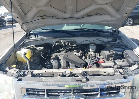 2008 Ford Escape Xlt z USA, uszkodzony, nr VIN 1FMCU93188KE62666